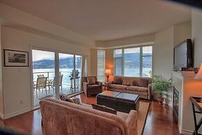 Sunset Waterfront Resort by KelownaGo