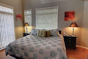 Discovery Bay by KelownaGo