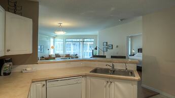 Discovery Bay by KelownaGo