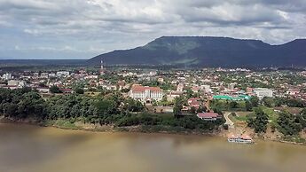 Arawan Riverside Hotel