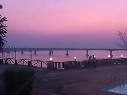 Arawan Riverside Hotel