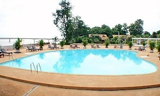 Arawan Riverside Hotel