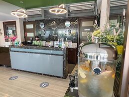 88 Courtyard Hotel