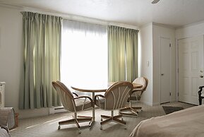 Peninsula Park-View Resort