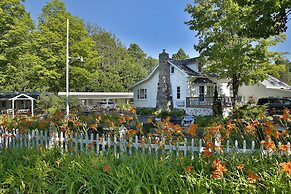 Peninsula Park-View Resort