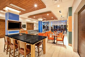 Holiday Inn Express & Suites New Castle by IHG