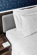 Holiday Inn Express Kaohsiung Love River, an IHG Hotel