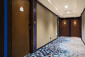 Holiday Inn Express Kaohsiung Love River, an IHG Hotel