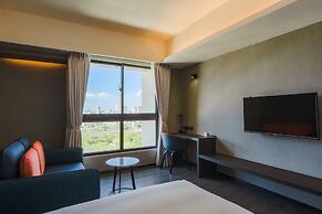 Holiday Inn Express Kaohsiung Love River, an IHG Hotel
