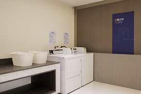 Holiday Inn Express Kaohsiung Love River, an IHG Hotel