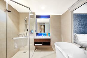 Holiday Inn Express Kaohsiung Love River by IHG