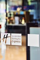 Holiday Inn Express Kaohsiung Love River by IHG