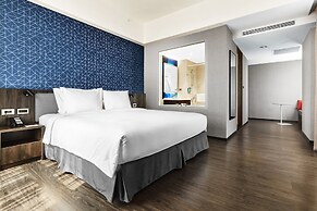 Holiday Inn Express Kaohsiung Love River by IHG