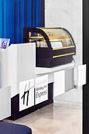 Holiday Inn Express Kaohsiung Love River by IHG