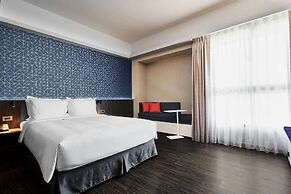 Holiday Inn Express Kaohsiung Love River by IHG