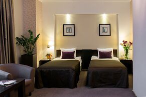 RiverSide - restaurant, hotel, beach