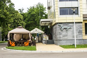 RiverSide - restaurant, hotel, beach