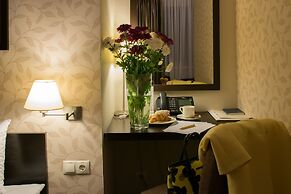 RiverSide - restaurant, hotel, beach