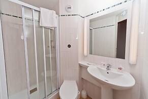 Brit Hotel Rouen Sud / Val De Reuil