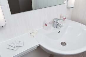 Brit Hotel Rouen Sud / Val De Reuil