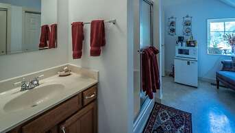 Stone Haus Bed & Breakfast