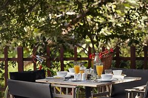 The Gardens Gallery Hotel