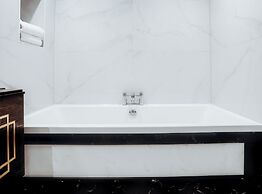 Crossbasket Castle Hotel & Restaurant