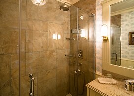 Crossbasket Castle Hotel & Restaurant