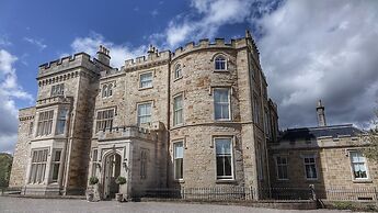 Crossbasket Castle Hotel & Restaurant