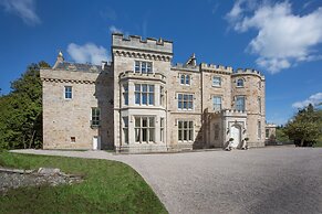 Crossbasket Castle Hotel & Restaurant