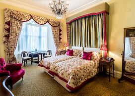 Crossbasket Castle Hotel & Restaurant