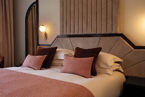 Crossbasket Castle Hotel & Restaurant