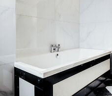 Crossbasket Castle Hotel & Restaurant