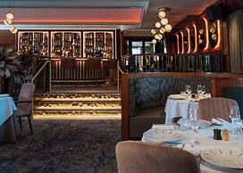 Crossbasket Castle Hotel & Restaurant