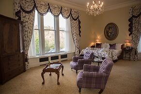 Crossbasket Castle Hotel & Restaurant