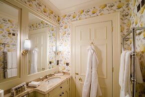 Crossbasket Castle Hotel & Restaurant