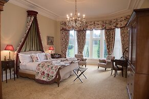 Crossbasket Castle Hotel & Restaurant