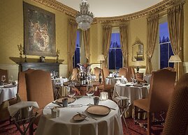 Crossbasket Castle Hotel & Restaurant