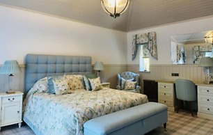 Crossbasket Castle Hotel & Restaurant