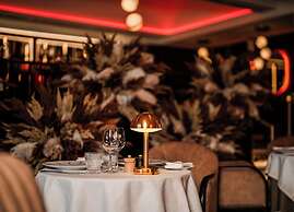 Crossbasket Castle Hotel & Restaurant