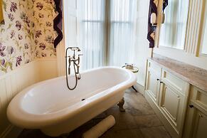 Crossbasket Castle Hotel & Restaurant