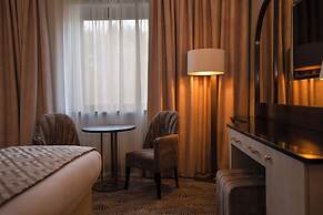 Crossbasket Castle Hotel & Restaurant