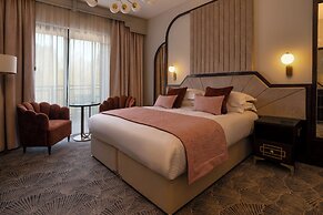 Crossbasket Castle Hotel & Restaurant