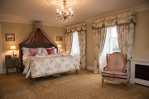 Crossbasket Castle Hotel & Restaurant