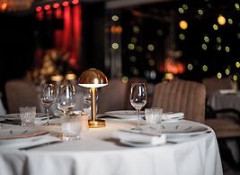 Crossbasket Castle Hotel & Restaurant