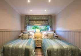 Crossbasket Castle Hotel & Restaurant