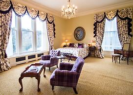 Crossbasket Castle Hotel & Restaurant