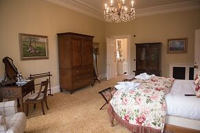 Crossbasket Castle Hotel & Restaurant