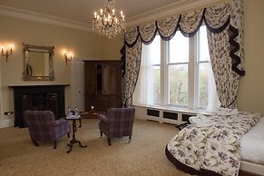 Crossbasket Castle Hotel & Restaurant