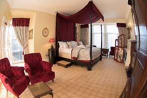 Crossbasket Castle Hotel & Restaurant